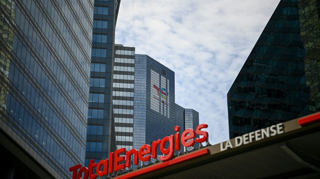 Gas from TotalEnergies is accused of using it on Russian warplanes, according to “Le Monde” and a non-governmental organization.