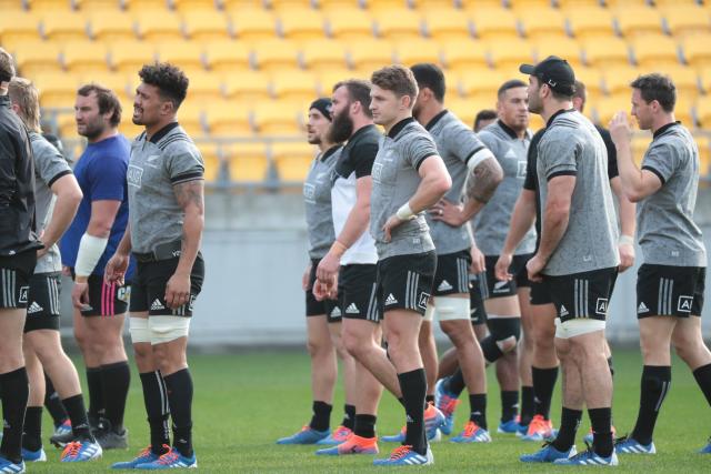 New Zealand must allow professional sport to resume