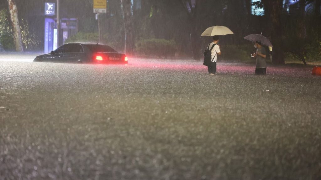Seven people die in floods after torrential rains in Seoul