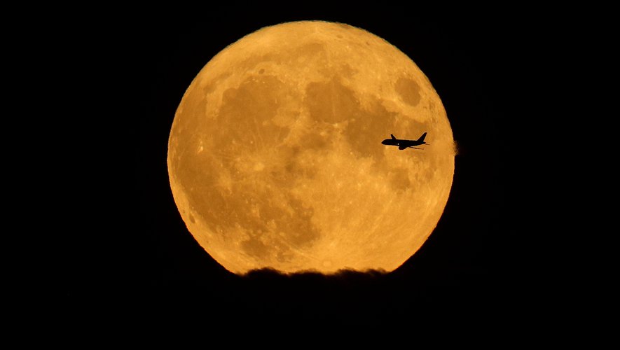 Space: The last supermoon of the year rises early Thursday evening