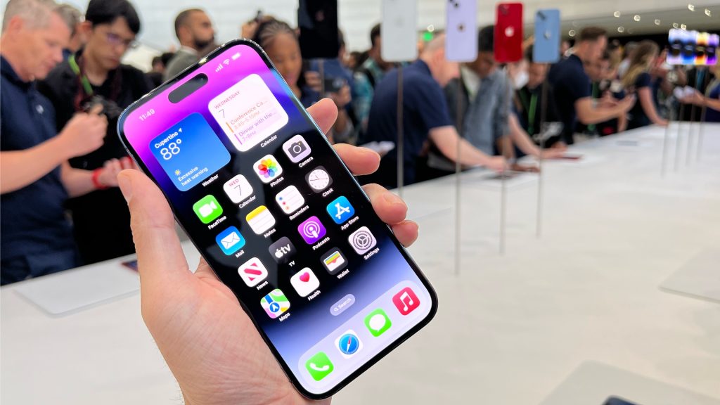iPhone 14 Pro: We played with a dynamic notch, a marvel in design