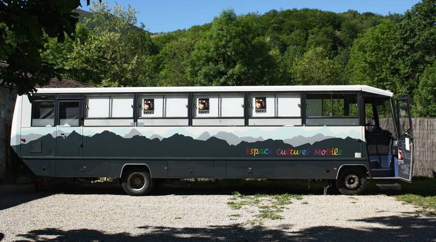 The Bus, a Mobile Cultural Space - Call for Projects Photographer Associated with the 2023 . Program
