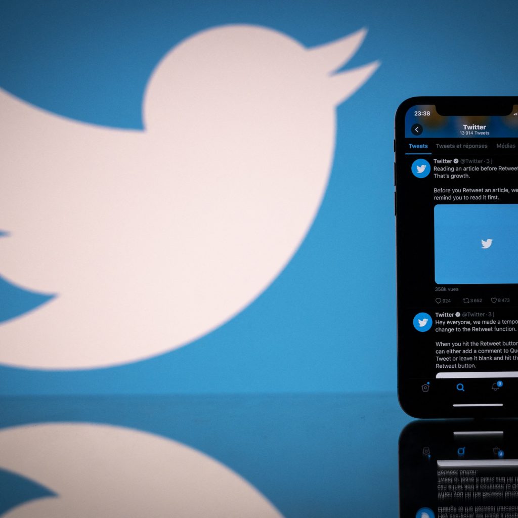 Twitter has started testing a button to edit tweets