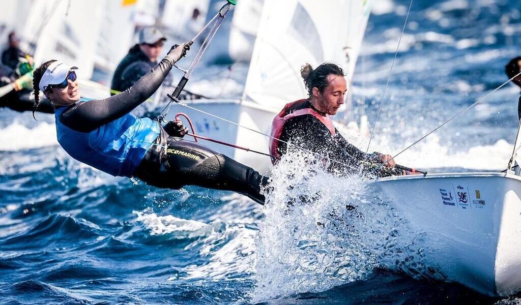 feather.  Aloïse Retornaz in search of standards in the European Championship 470. Sport
