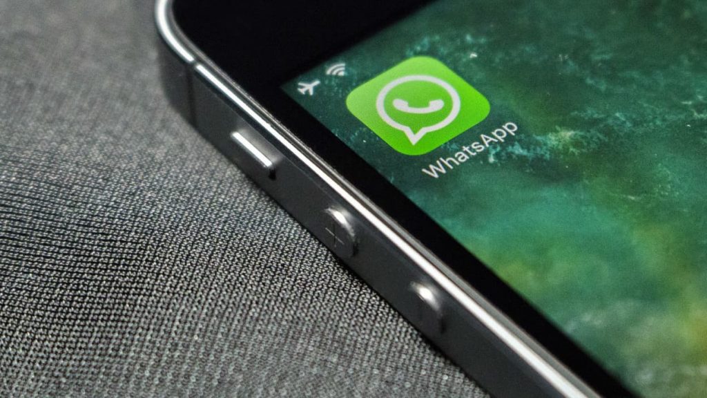 WhatsApp now lets you leave a group secretly