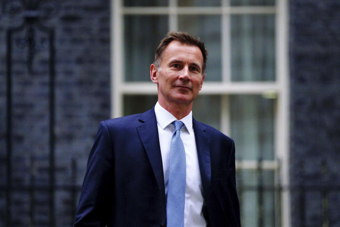 Jeremy Hunt was appointed Friday to replace Kwasi Quarting, who was sacked amid an economic and financial crisis that led to a political crisis within the Conservative Party.