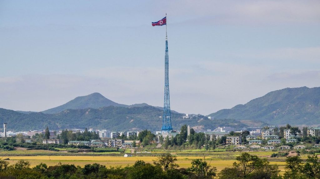 North Korea sends fighter jets near the border, Seoul responds