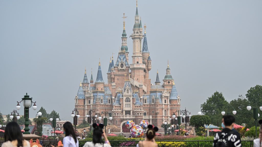 Tourists trapped in an emergency in Shanghai Disneyland