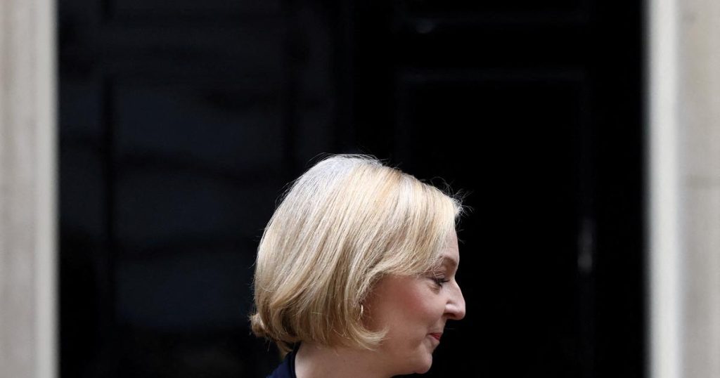 Will Liz Truss give away the 130,000 euros a year earmarked for former British prime ministers?