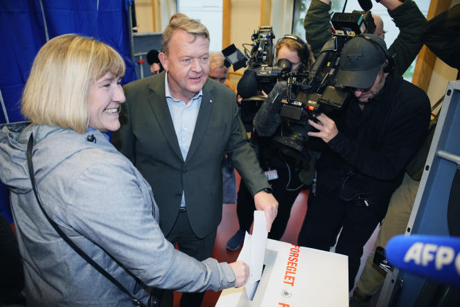 The leader of the Center Party, the Moderates, Lars Lokke Rasmussen, votes in the legislative elections, in Copenhagen, on November 1, 2022.