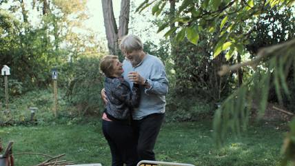 Just a Short Dance in Old Age: Rolf Lasgaard (right) as Eric and Dagmar Manzel as Judith in a scene from the movie 