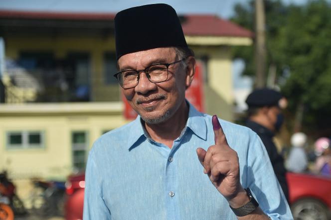 Anwar Ibrahim leaves a polling station where he cast his vote in Permatang Paoh, Penang State, November 19, 2022. 