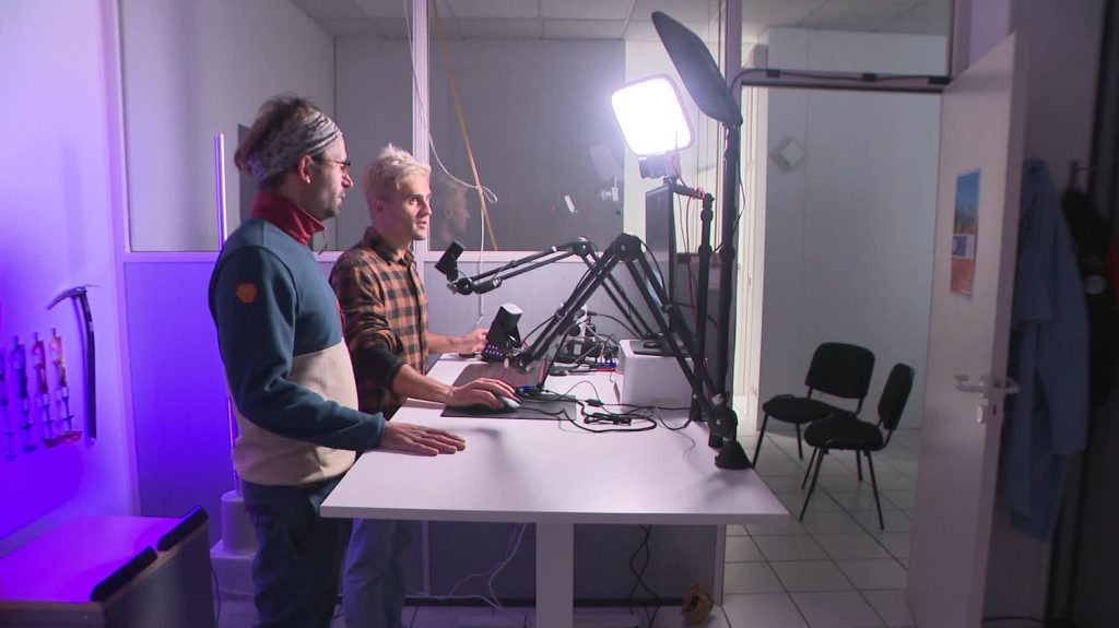 Two teachers from Grenoble are working on Twitch to spread scientific research in the mountains