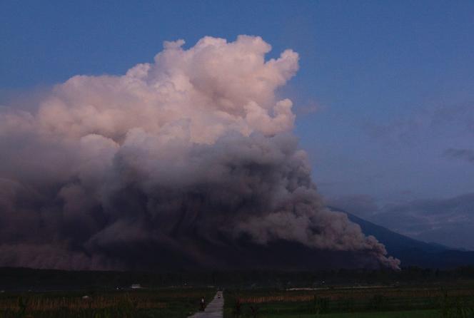 A plume of smoke and ash released by Mount Semuru, December 4, 2022.