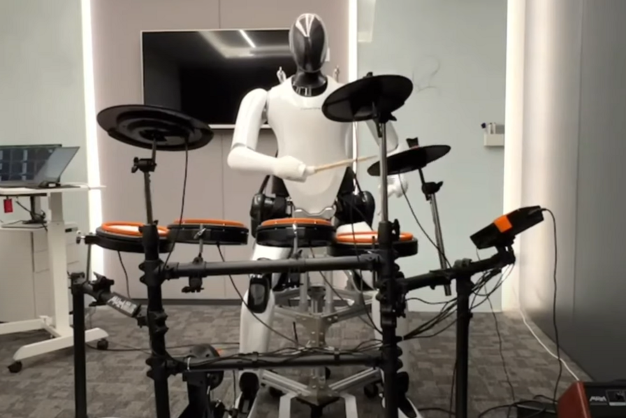 [L'industrie c'est fou] CyberOne, Xiaomi's robotic drummer, has rhythm in its skin